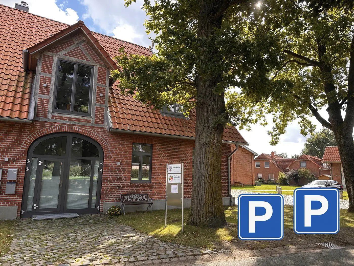 Parkplätze vor der Naturheilpraxis Bänder in Toppenstedt